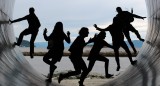 Las autolesiones no suicidas cumplen dos tipos de funciones : motivaciones intrapersonales (más individuales) y otros que son de tipo más interpersonales (o sociales).
